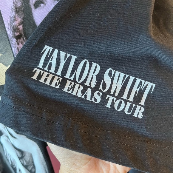 Taylor Swift The Eras Tour Concert Tee Merch Black Tee Medium - Picture 5 of 9